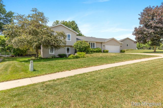1421 Hollow Ridge Drive, Rockford, MI 49341