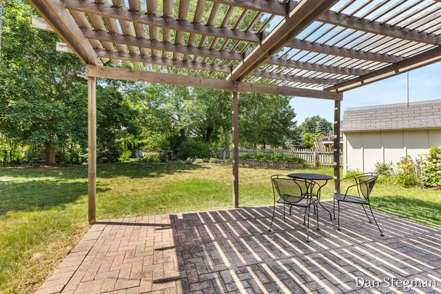 1421 Hollow Ridge Drive, Rockford, MI 49341