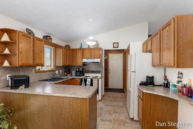 1421 Hollow Ridge Drive, Rockford, MI 49341