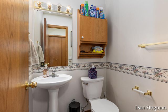 1421 Hollow Ridge Drive, Rockford, MI 49341
