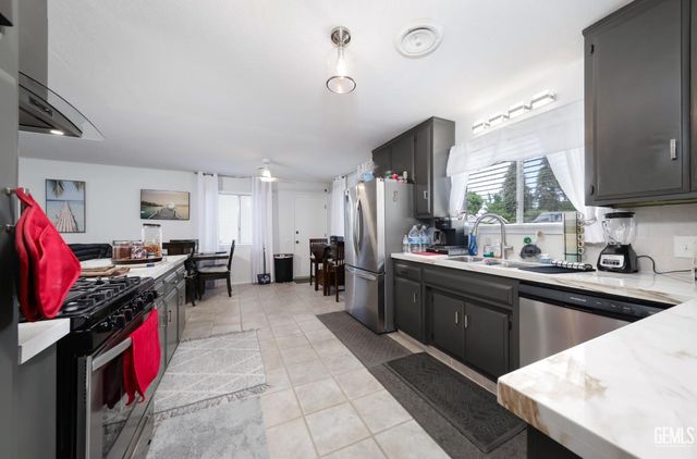 109 Bermuda, Bakersfield, CA 93309