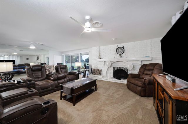 109 Bermuda, Bakersfield, CA 93309