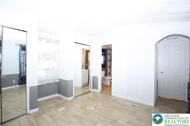 38 Oakwood Court, East Allen Twp, PA 18014