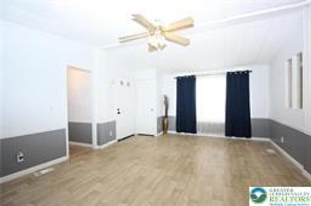 38 Oakwood Court, East Allen Twp, PA 18014