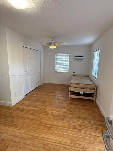 894 80th St 1, Miami Beach, FL 33141