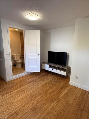 894 80th St 1, Miami Beach, FL 33141