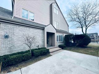 26301 harbour pointe dr n Drive, Harrison Twp, MI 48045