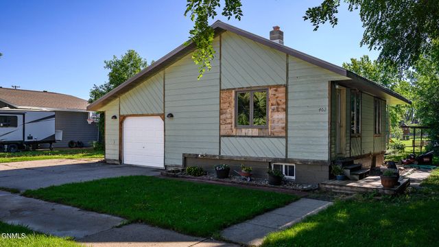 402 4th Avenue NW, Hazen, ND 58545 property photo