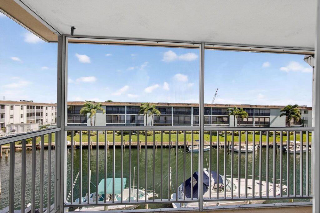 131 Doolen Court 304, North Palm Beach, FL 33408