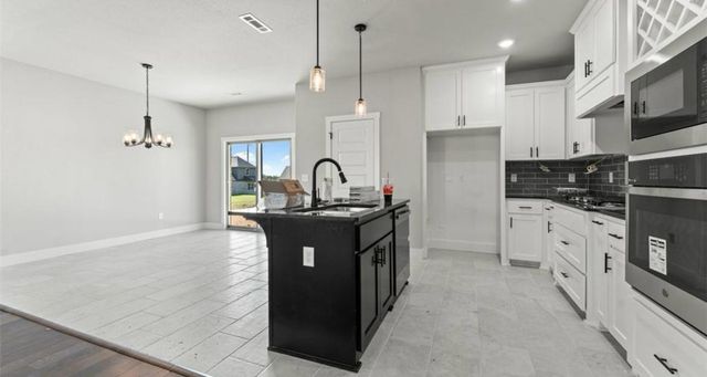 811 Ann Place, Centerton, AR 72719