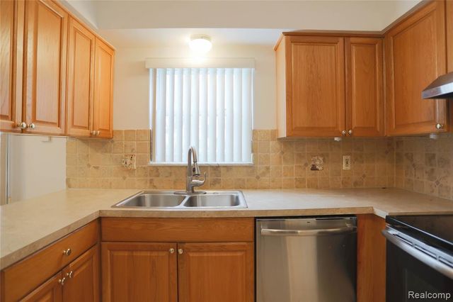 20720 Meier Road, Saint Clair Shores, MI 48081