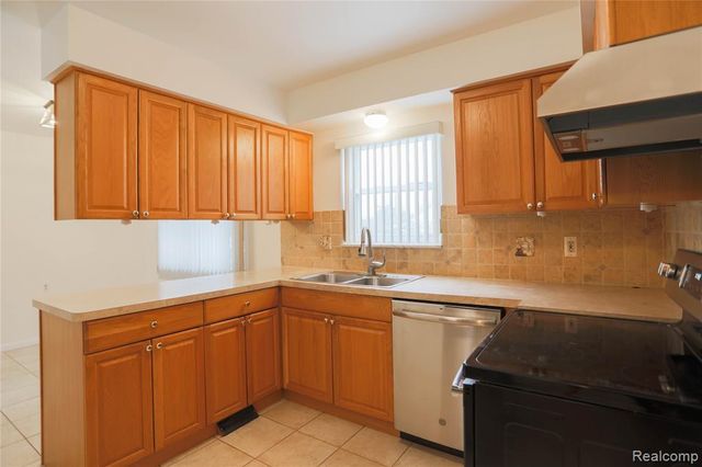 20720 Meier Road, Saint Clair Shores, MI 48081