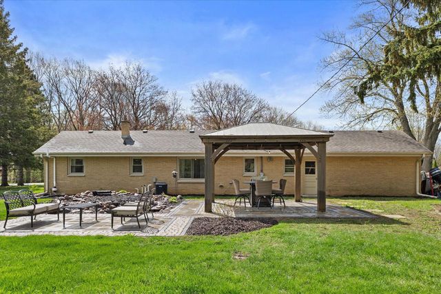 4028 Woodview DRIVE, Hubertus, WI 53033