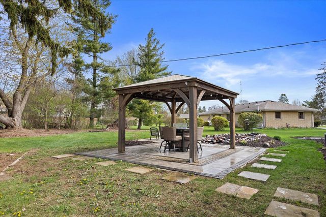 4028 Woodview DRIVE, Hubertus, WI 53033