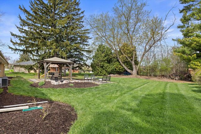 4028 Woodview DRIVE, Hubertus, WI 53033