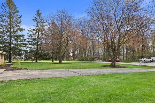 4028 Woodview DRIVE, Hubertus, WI 53033