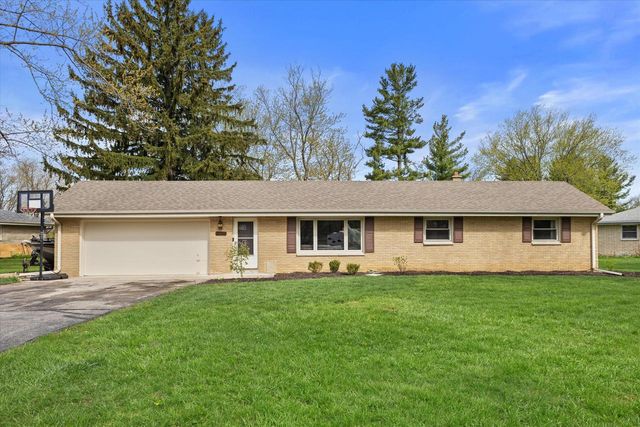 4028 Woodview DRIVE, Hubertus, WI 53033