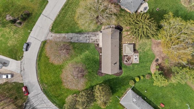 4028 Woodview DRIVE, Hubertus, WI 53033