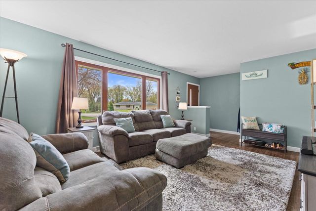 4028 Woodview DRIVE, Hubertus, WI 53033