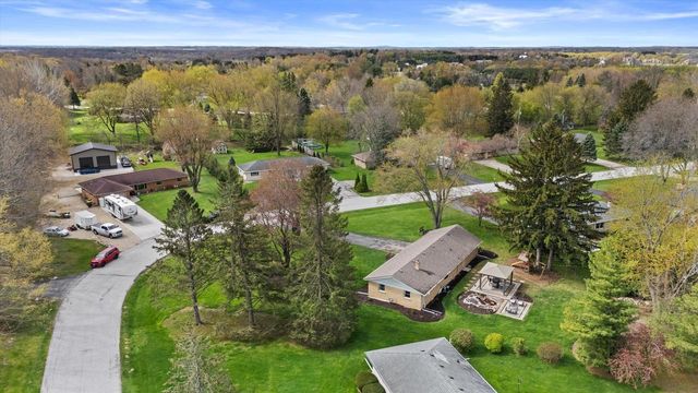 4028 Woodview DRIVE, Hubertus, WI 53033