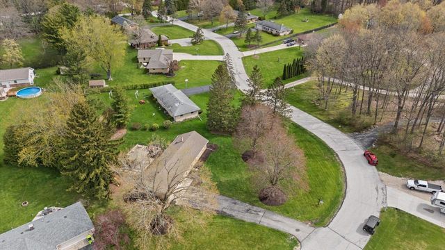 4028 Woodview DRIVE, Hubertus, WI 53033