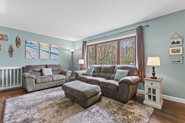 4028 Woodview DRIVE, Hubertus, WI 53033