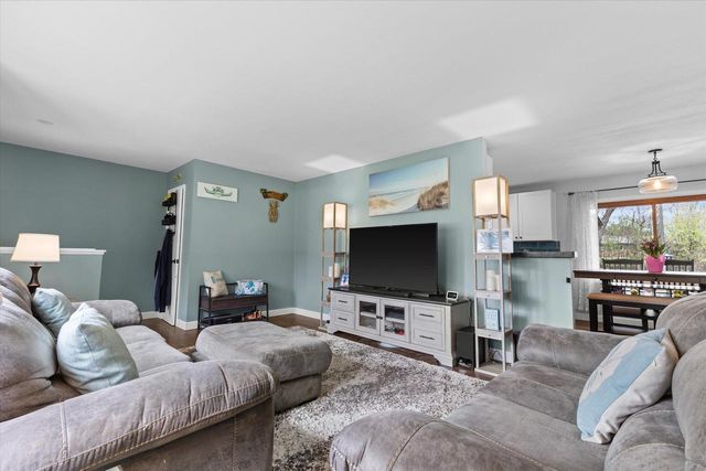 4028 Woodview DRIVE, Hubertus, WI 53033