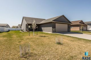 5409 S Woodsedge Trl, Sioux Falls, SD 57108