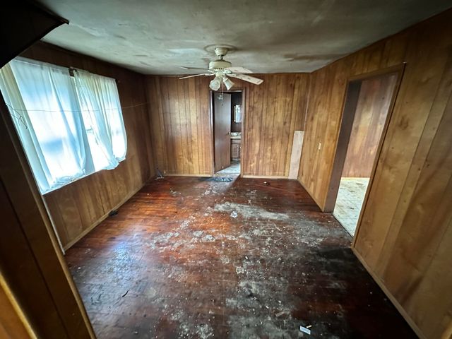 3326 KY-52, Beattyville, KY 41311