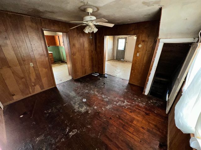 3326 KY-52, Beattyville, KY 41311