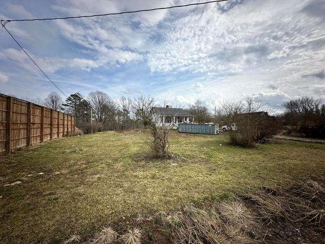 3326 KY-52, Beattyville, KY 41311