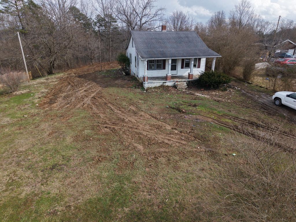 3326 KY-52, Beattyville, KY 41311