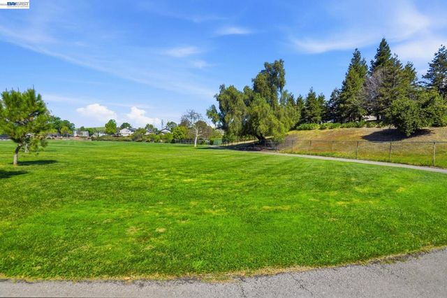 1498 Portola Ave, Livermore, CA 94551