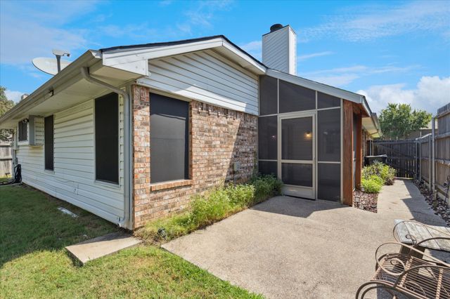 2232 Turf Club Drive, Arlington, TX 76017