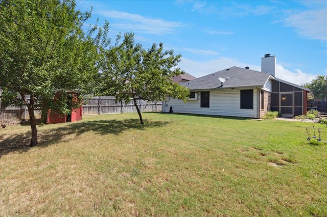 2232 Turf Club Drive, Arlington, TX 76017
