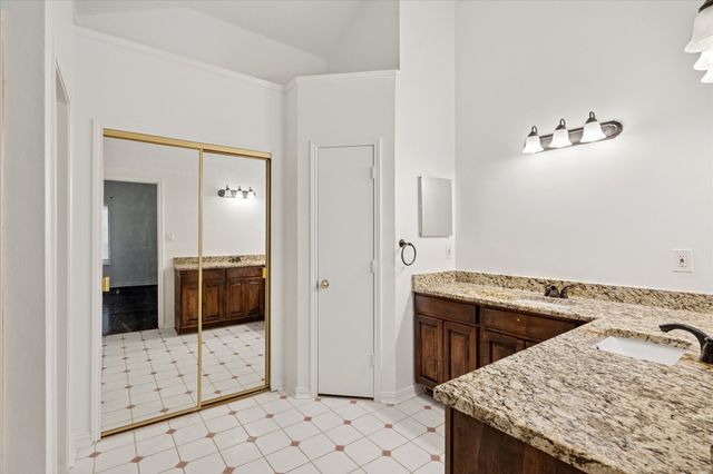 2232 Turf Club Drive, Arlington, TX 76017
