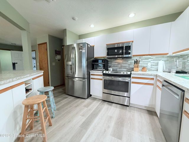 728 Greenwood Manor Circle 19-D, West Melbourne, FL 32904