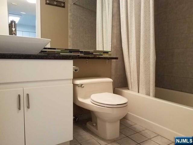 603 Ellery Court 603, Edgewater, NJ 07020