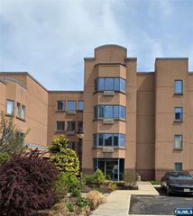 603 Ellery Court 603, Edgewater, NJ 07020