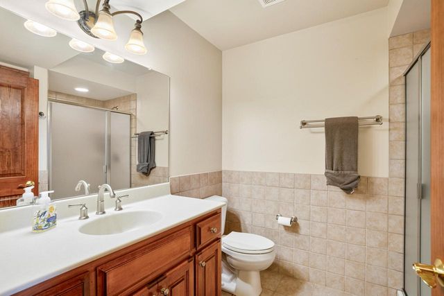 232 Steeple Pointe CIRCLE, Delafield, WI 53018
