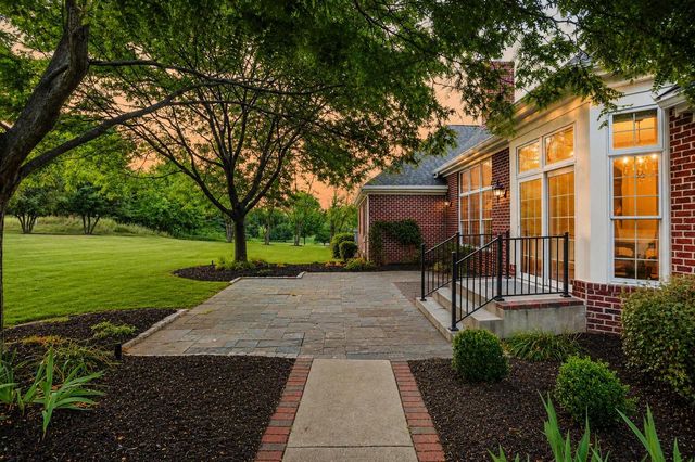 232 Steeple Pointe CIRCLE, Delafield, WI 53018