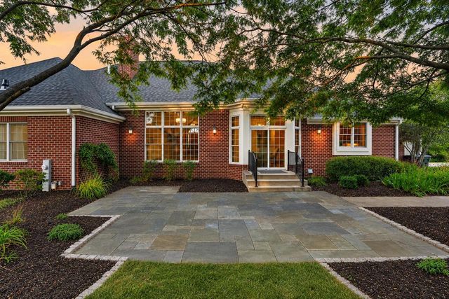 232 Steeple Pointe CIRCLE, Delafield, WI 53018