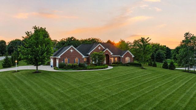232 Steeple Pointe CIRCLE, Delafield, WI 53018