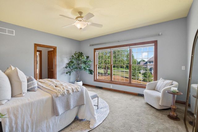 232 Steeple Pointe CIRCLE, Delafield, WI 53018