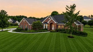 232 Steeple Pointe CIRCLE, Delafield, WI 53018