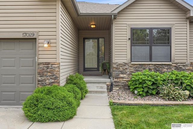 17029 Colleen Lane, Gretna, NE 68028