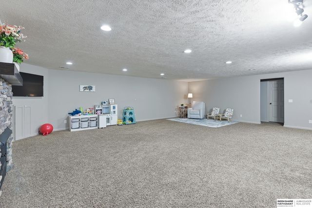 17029 Colleen Lane, Gretna, NE 68028