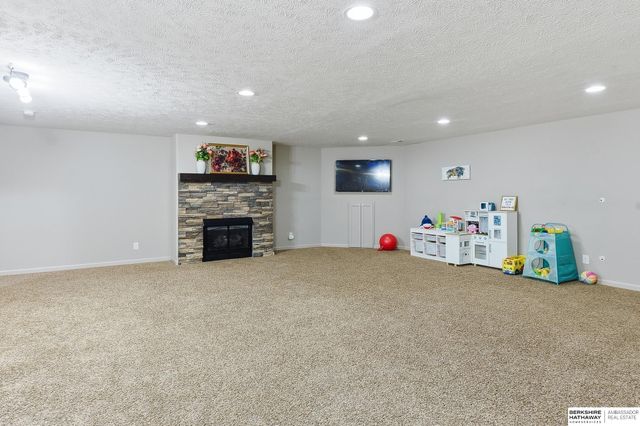 17029 Colleen Lane, Gretna, NE 68028