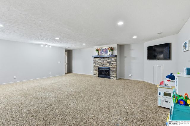 17029 Colleen Lane, Gretna, NE 68028