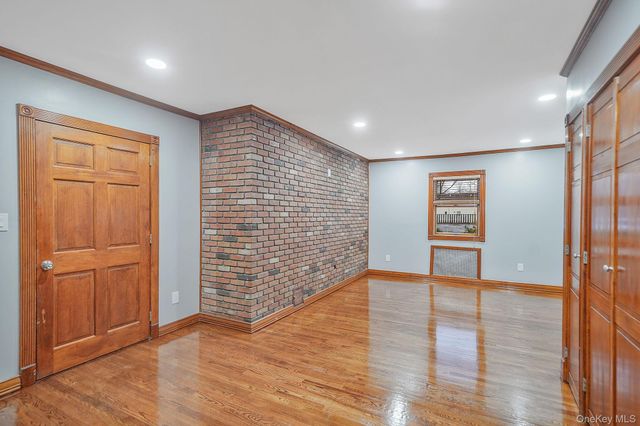 1 Holbrook Street, Bay Shore, NY 11706